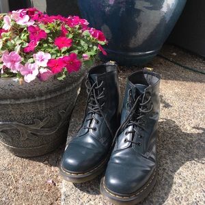 Dr Martens 1460 in Navy Blue